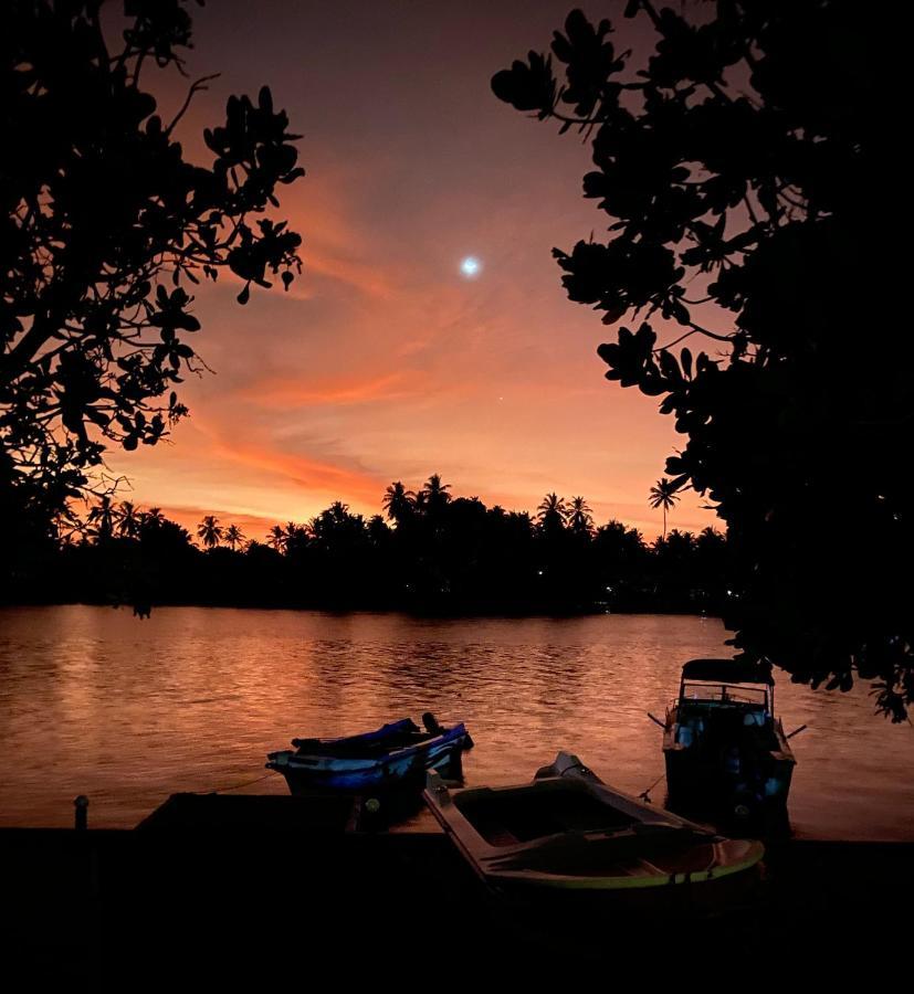 Villa Riverside Aluthgama Buitenkant foto