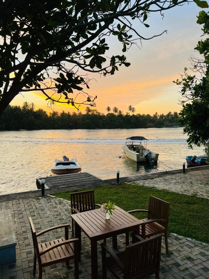 Villa Riverside Aluthgama Buitenkant foto