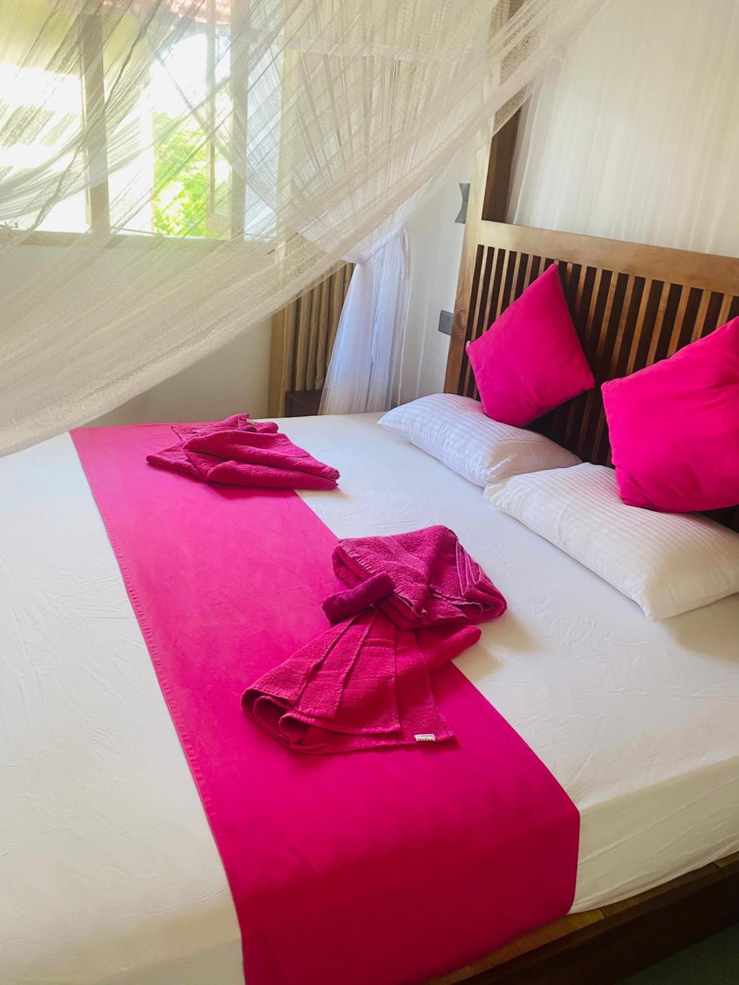 Villa Riverside Aluthgama Buitenkant foto