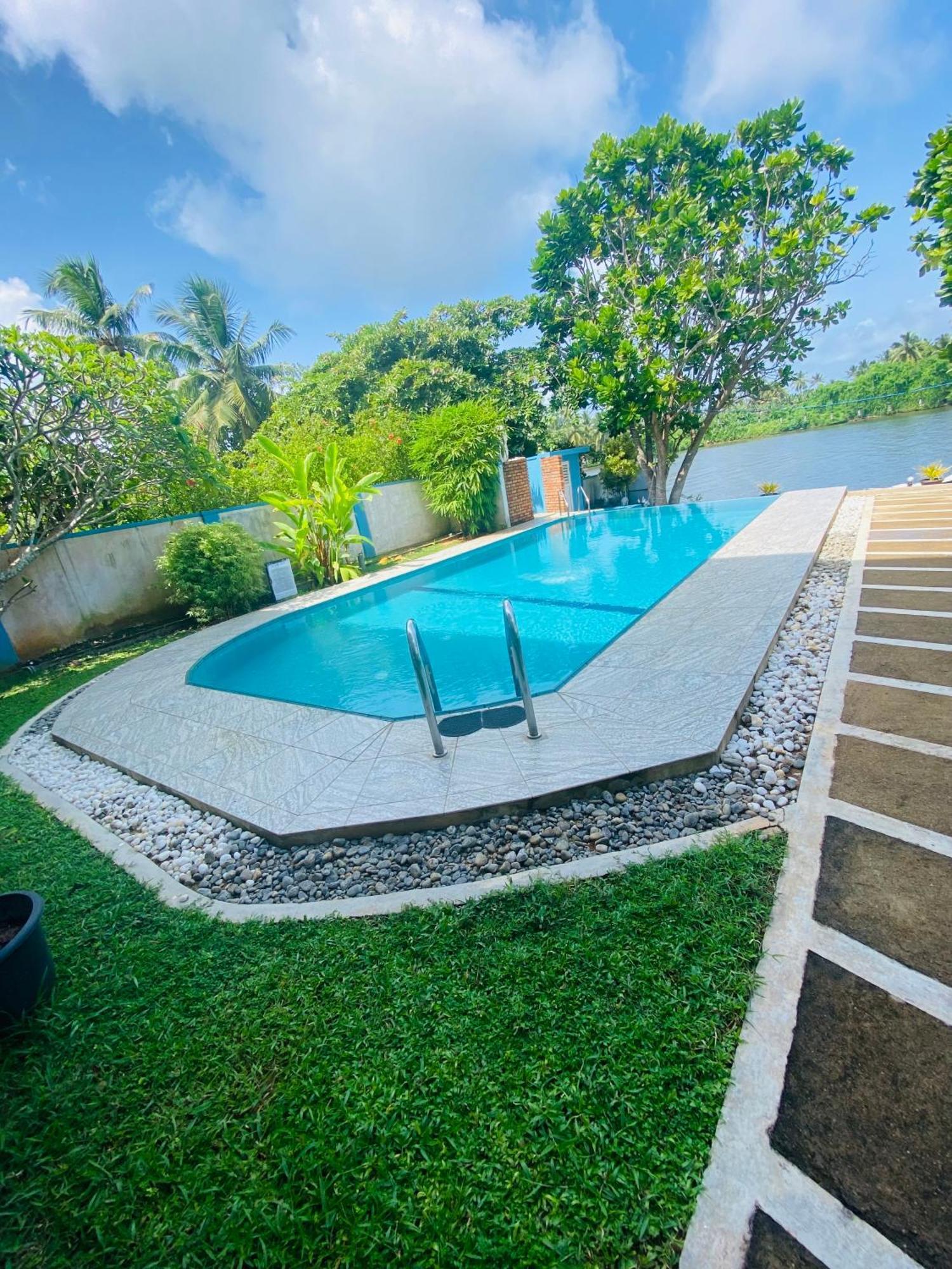 Villa Riverside Aluthgama Buitenkant foto